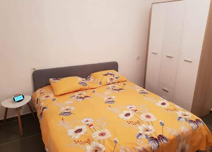 Δωμάτια σε οικογενειακή κατοικία Kingu's Golem (Tirana)